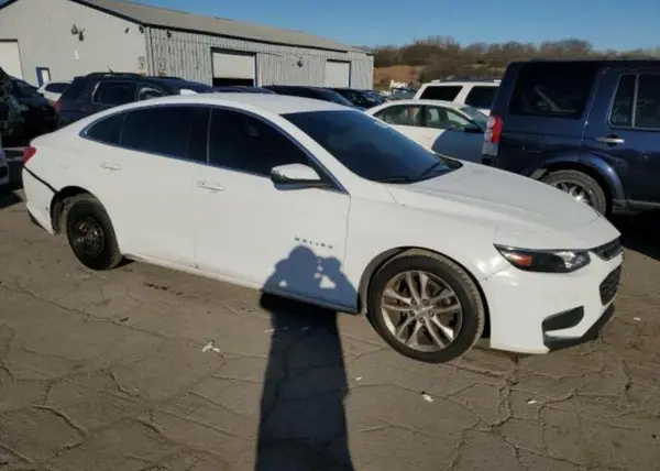 1G1ZE5ST7HF127682 2017 CHEVROLET MALIBU - Image 1
