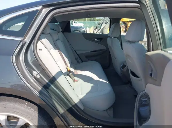 1G1ZE5STXHF100198 2017 CHEVROLET MALIBU - Image 8