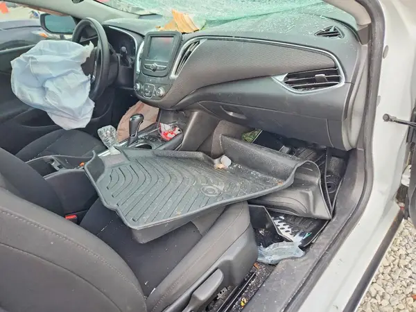1G1ZE5STXHF127465 2017 CHEVROLET MALIBU - Image 8
