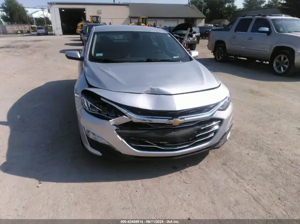1G1ZE5SX2KF121038 2019 CHEVROLET MALIBU - Image 1