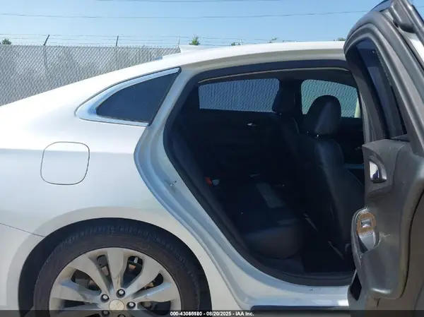 1G1ZH5SX0HF129168 2017 CHEVROLET MALIBU - Image 8