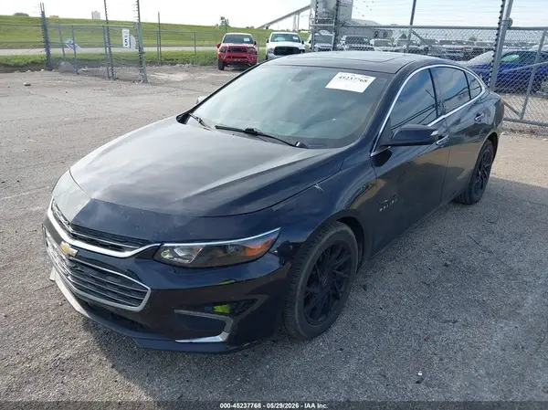 1G1ZH5SX4HF262886 2017 CHEVROLET MALIBU - Image 2