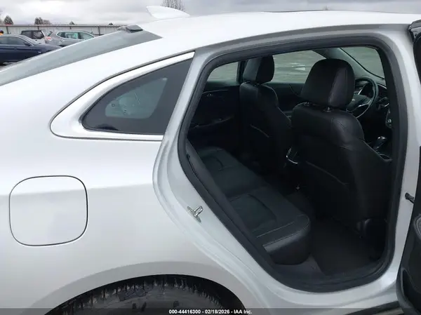 1G1ZJ5SU3HF132401 2017 CHEVROLET MALIBU - Image 8