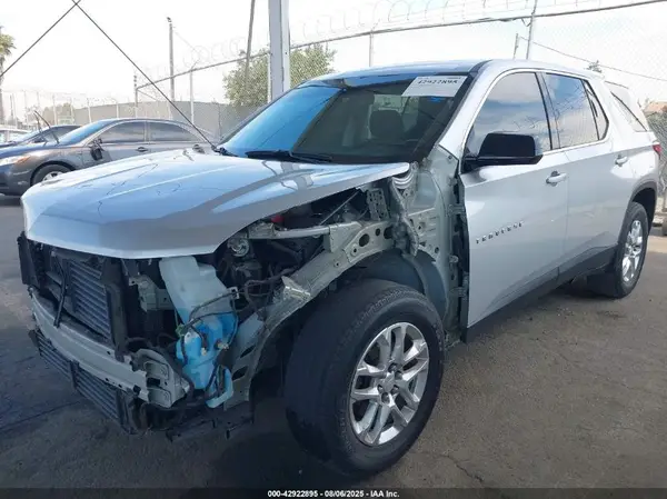 1GNERFKW1KJ244387 2019 CHEVROLET TRAVERSE - Image 2