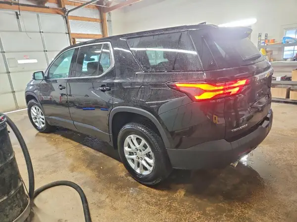 1GNERFKW1PJ296920 2023 CHEVROLET TRAVERSE - Image 2