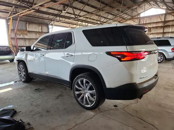 1GNERFKW3NJ177876 2022 CHEVROLET TRAVERSE - Image 2