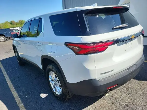 1GNERFKW3PJ114117 2023 CHEVROLET TRAVERSE - Image 2