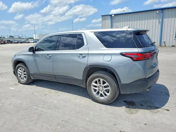 1GNERFKW3PJ228957 2023 CHEVROLET TRAVERSE - Image 2