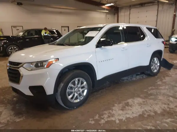 1GNERFKW4JJ234676 2018 CHEVROLET TRAVERSE - Image 2