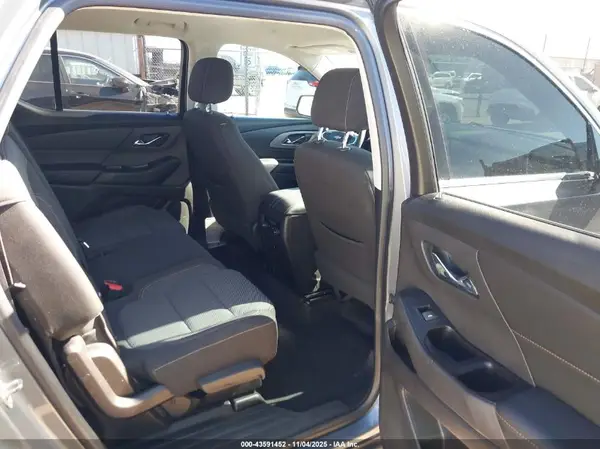 1GNERFKW5JJ143867 2018 CHEVROLET TRAVERSE - Image 8