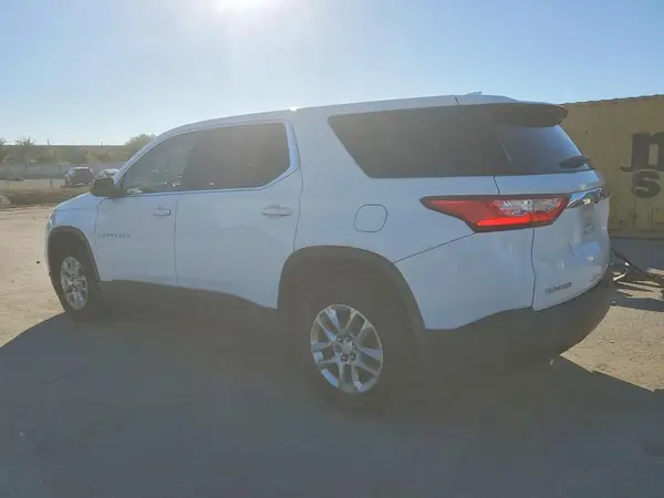 1GNERFKW7JJ213207 2018 CHEVROLET TRAVERSE - Image 2