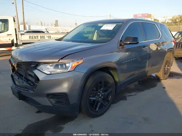 1GNERFKW7JJ220240 2018 CHEVROLET TRAVERSE - Image 2