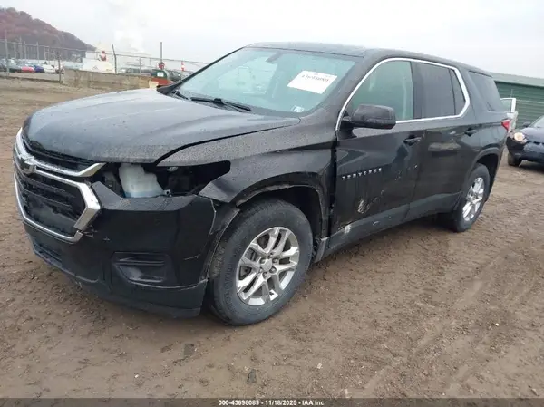 1GNERFKW7JJ267316 2018 CHEVROLET TRAVERSE - Image 2