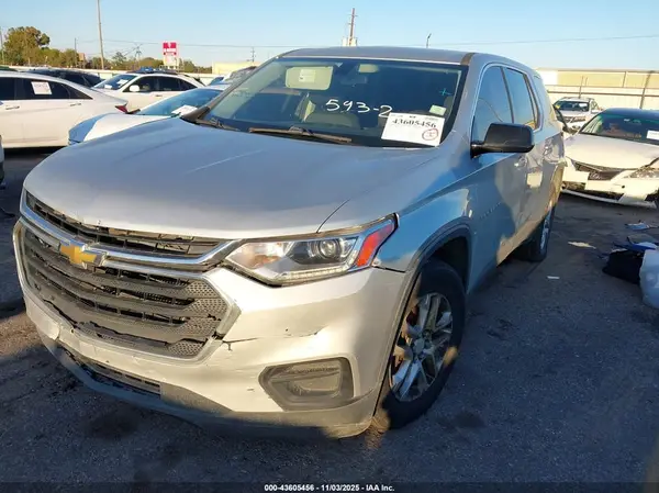 1GNERFKW8JJ144754 2018 CHEVROLET TRAVERSE - Image 2