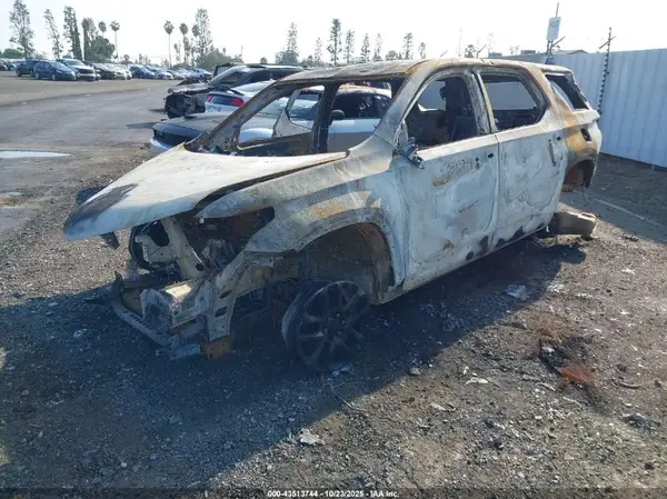1GNERFKW8JJ257572 2018 CHEVROLET TRAVERSE - Image 2