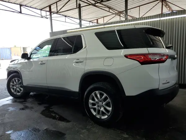 1GNERFKW8MJ261805 2021 CHEVROLET TRAVERSE - Image 2