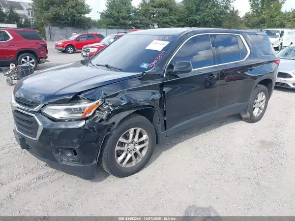 1GNERFKW9JJ143676 2018 CHEVROLET TRAVERSE - Image 2