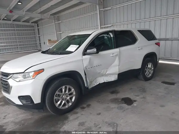 1GNERFKWXMJ267766 2021 CHEVROLET TRAVERSE - Image 2