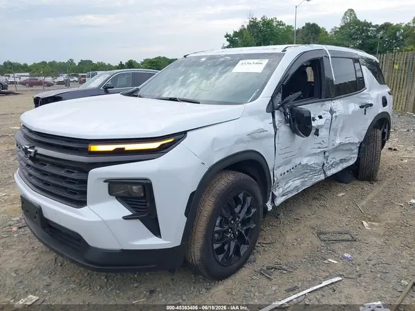 1GNERGKS0TJ220330 2026 CHEVROLET TRAVERSE - Image 2