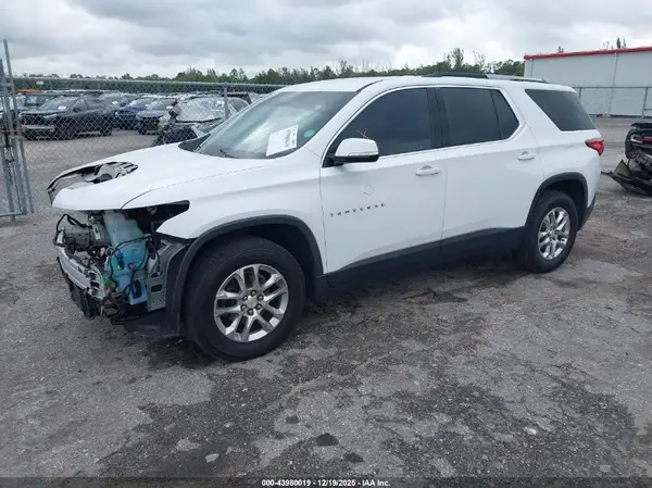 1GNERGKW0JJ114119 2018 CHEVROLET TRAVERSE - Image 2