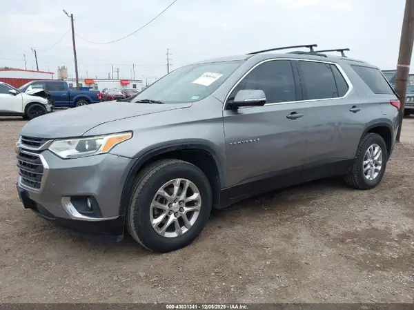 1GNERGKW2JJ155786 2018 CHEVROLET TRAVERSE - Image 2
