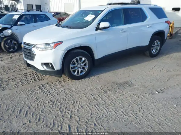 1GNERGKW2JJ210169 2018 CHEVROLET TRAVERSE - Image 2
