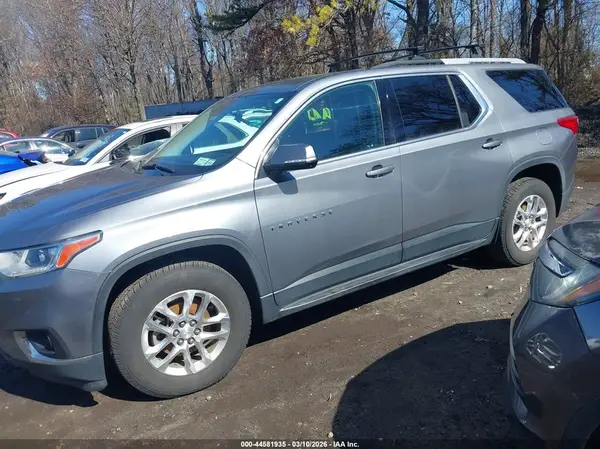 1GNERGKW2JJ268427 2018 CHEVROLET TRAVERSE - Image 2