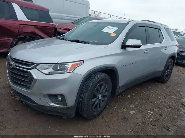 1GNERGKW4JJ180852 2018 CHEVROLET TRAVERSE - Image 2