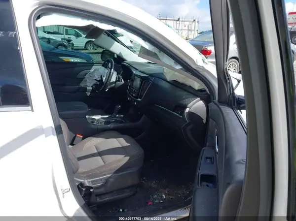 2018 CHEVROLET TRAVERSE IAAI lot 42977703 auction photo 5
