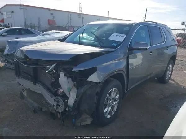 1GNERGKW7JJ121830 2018 CHEVROLET TRAVERSE - Image 2