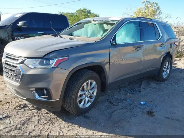 1GNERGKW7JJ137557 2018 CHEVROLET TRAVERSE - Image 2