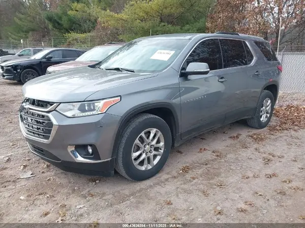 1GNERGKW7JJ140880 2018 CHEVROLET TRAVERSE - Image 2