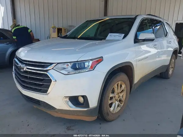 1GNERGKW7JJ188282 2018 CHEVROLET TRAVERSE - Image 2