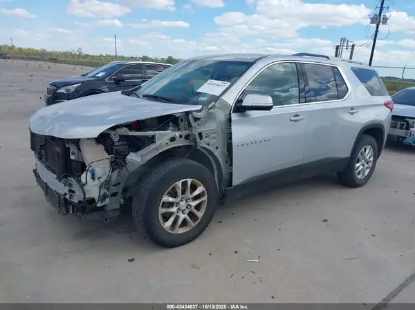 1GNERGKW7JJ224858 2018 CHEVROLET TRAVERSE - Image 2