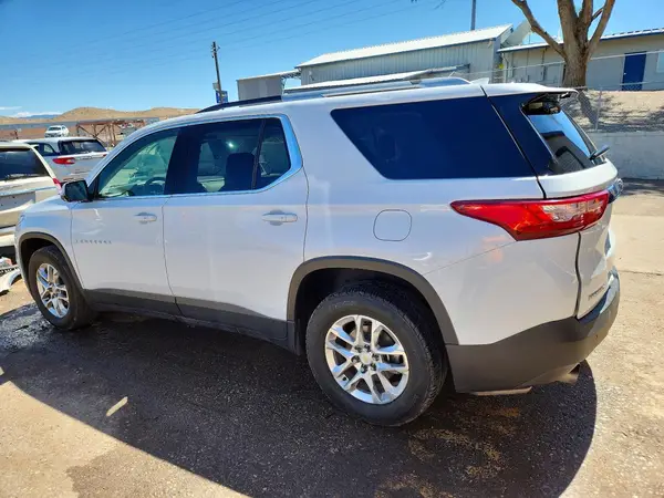 1GNERGKW7JJ248528 2018 CHEVROLET TRAVERSE - Image 2