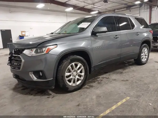 1GNERGKW8JJ158143 2018 CHEVROLET TRAVERSE - Image 2
