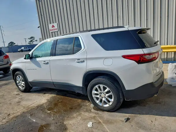 1GNERGKW8MJ104930 2021 CHEVROLET TRAVERSE - Image 2
