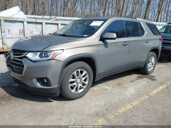 1GNERGKWXJJ111762 2018 CHEVROLET TRAVERSE - Image 2