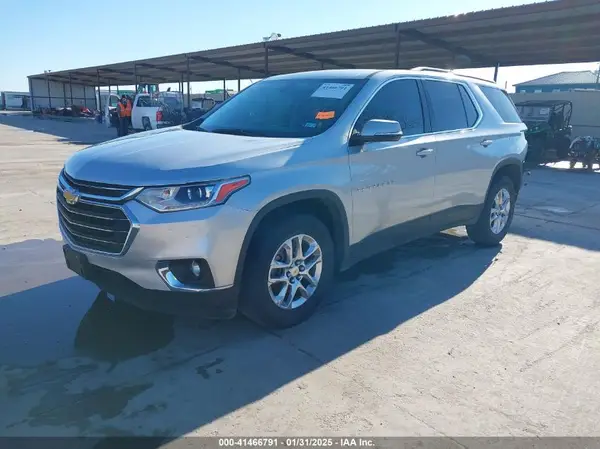 1GNERGKWXLJ107617 2020 CHEVROLET TRAVERSE - Image 2