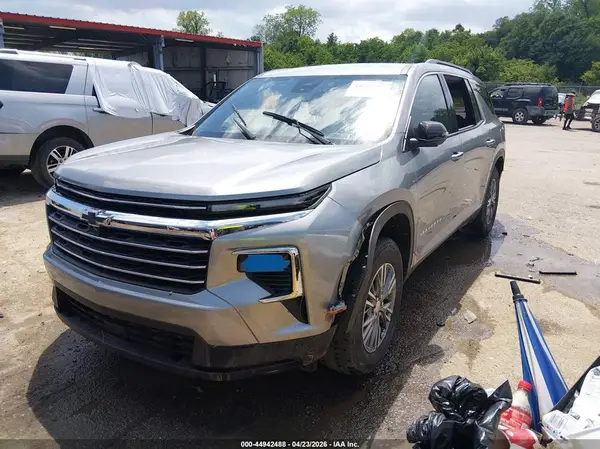 1GNERGRS3SJ282485 2025 CHEVROLET TRAVERSE - Image 2