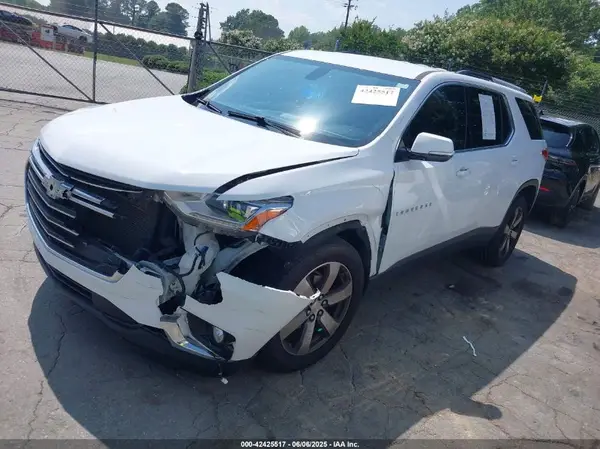 1GNERHKW0JJ157834 2018 CHEVROLET TRAVERSE - Image 2