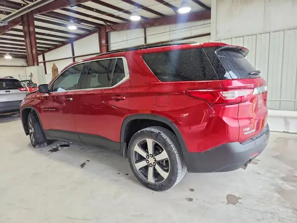 1GNERHKW0LJ186303 2020 CHEVROLET TRAVERSE - Image 2