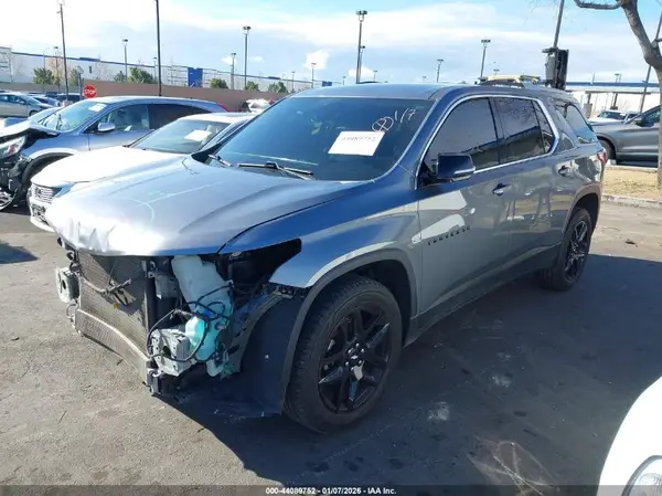 1GNERHKW2JJ282060 2018 CHEVROLET TRAVERSE - Image 2