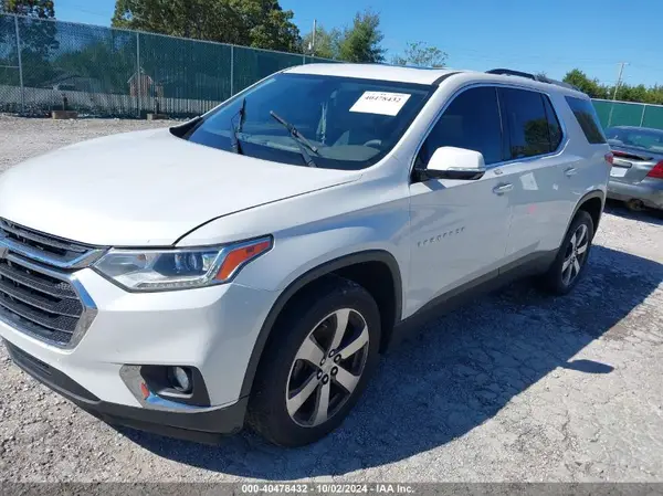 1GNERHKW3JJ110586 2018 CHEVROLET TRAVERSE - Image 2