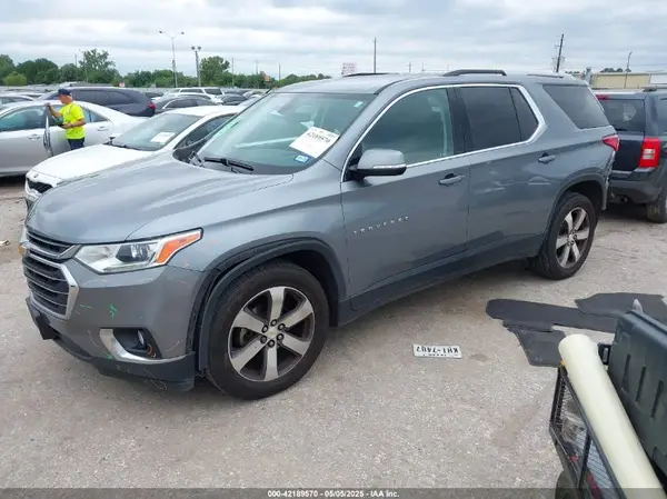 1GNERHKW3JJ135861 2018 CHEVROLET TRAVERSE - Image 2