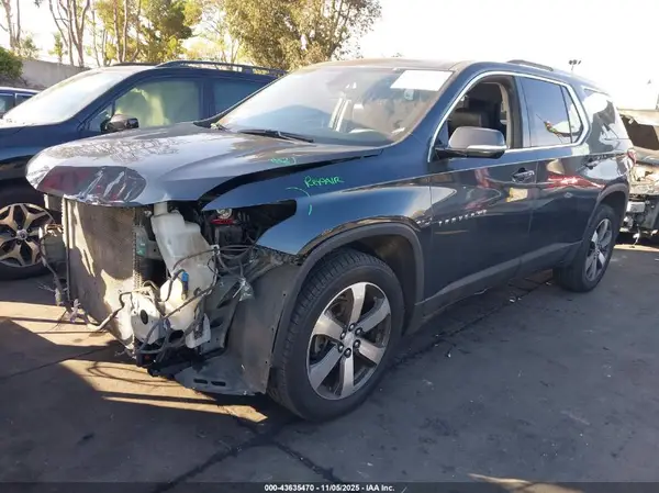 1GNERHKW3JJ266868 2018 CHEVROLET TRAVERSE - Image 2