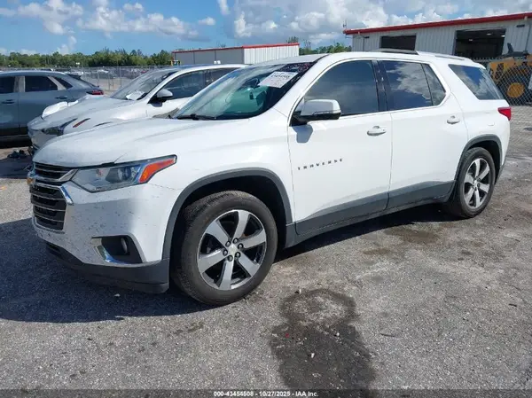 1GNERHKW6JJ262037 2018 CHEVROLET TRAVERSE - Image 2