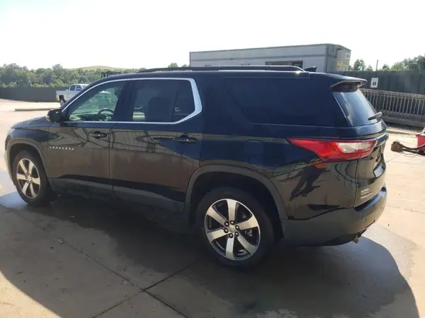 1GNERHKW8MJ105405 2021 CHEVROLET TRAVERSE - Image 2