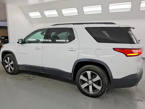 1GNERHKW9KJ220558 2019 CHEVROLET TRAVERSE - Image 2