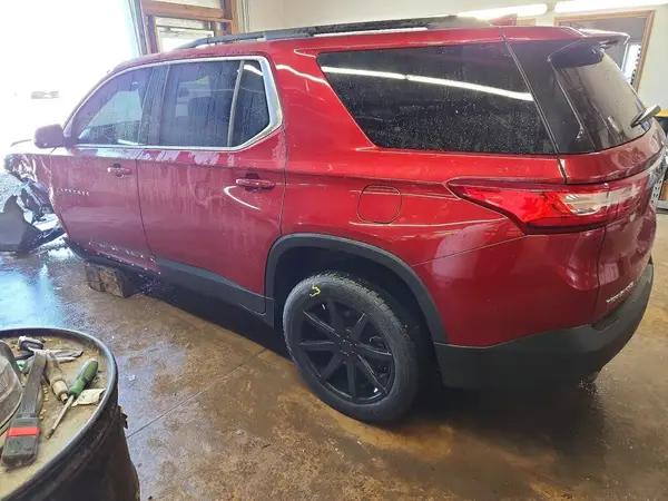 1GNERHKWXLJ230937 2020 CHEVROLET TRAVERSE - Image 2
